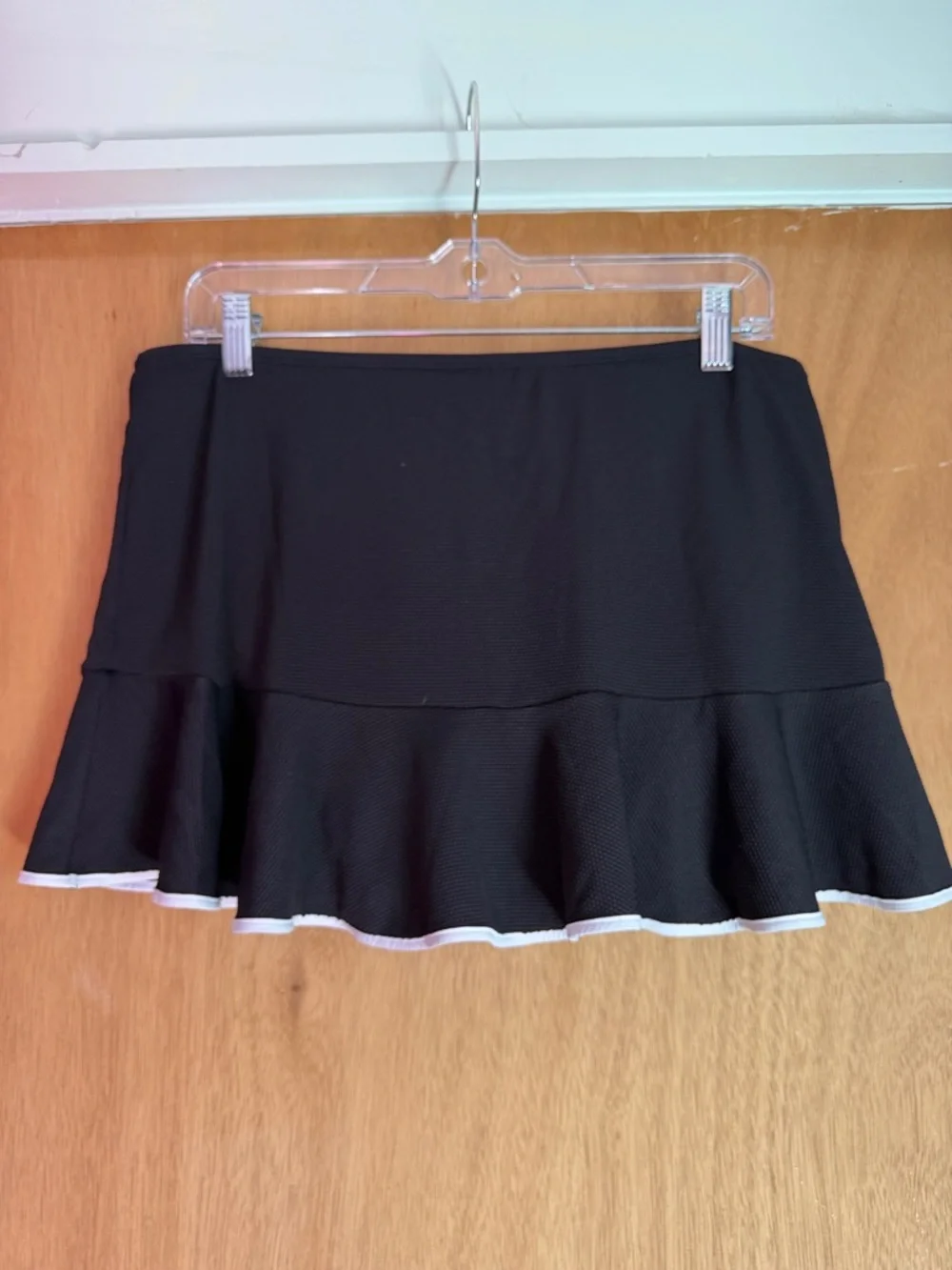 Tommy Bahama Black & White Ruffle Tankini with Skirt - Picture 6 of 9